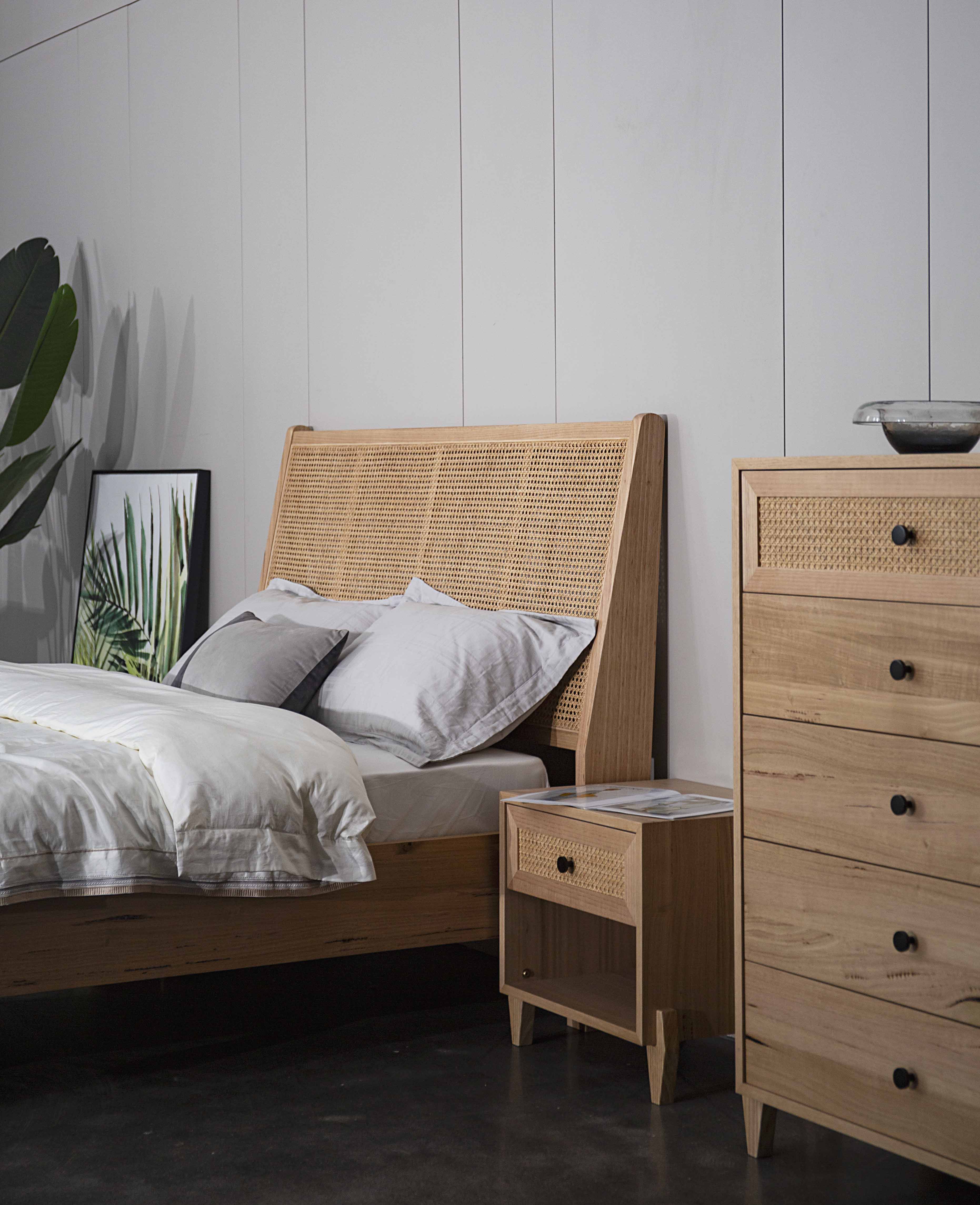 Clayton Queen Bed