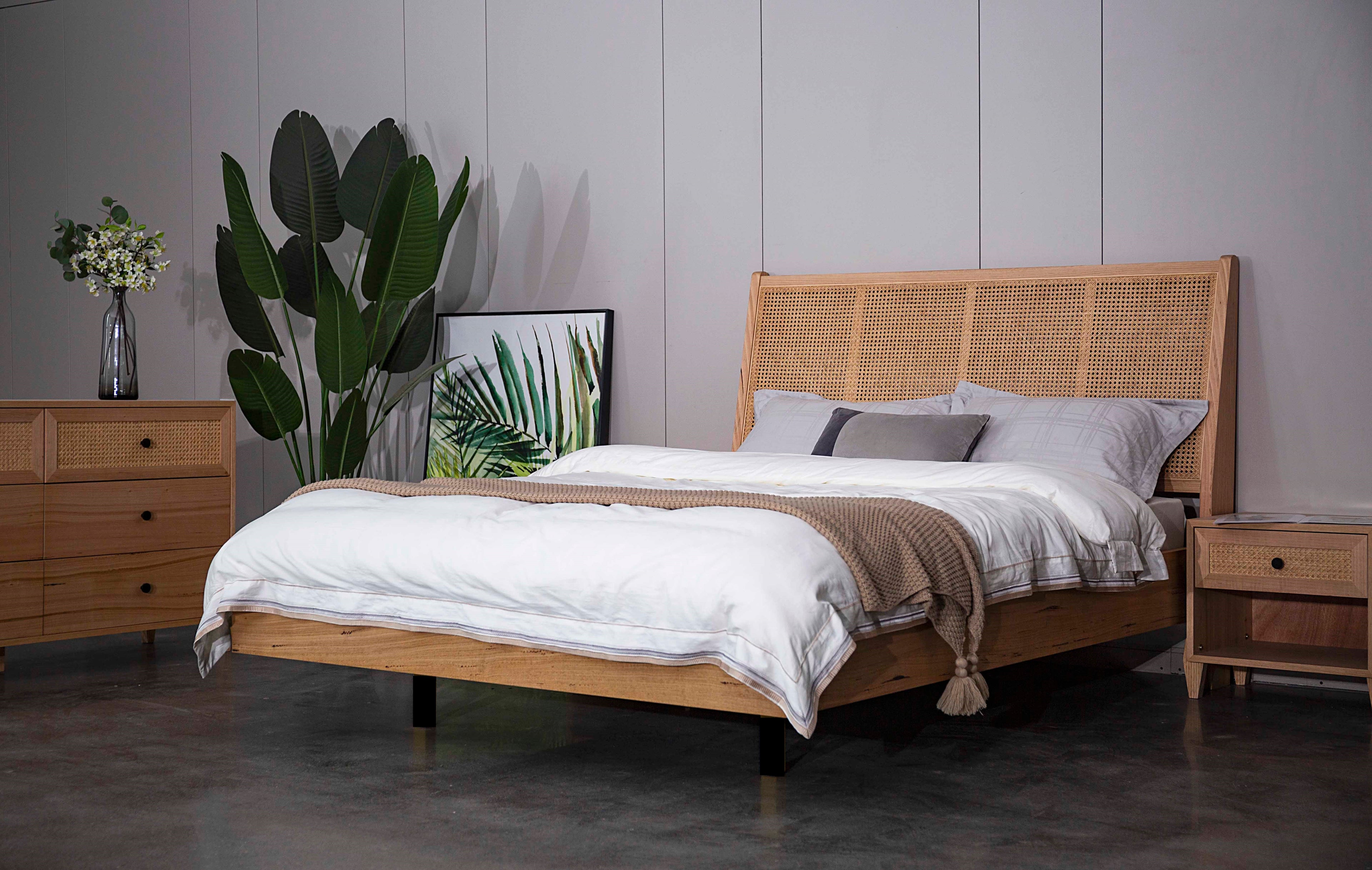 Clayton Queen Bed